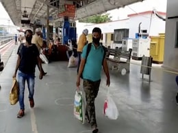 महामारी के बीच काम पर लौटने के लिए मजबूर UP के प्रवासी मजदूरों ने कहा- "भूख से अच्छा तो कोरोना" महामारी के बीच काम पर लौटने के लिए मजबूर UP के प्रवासी मजदूरों ने कहा- "भूख से अच्छा तो कोरोना"