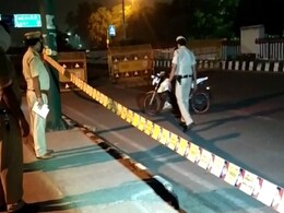 दिल्ली के सीमापुरी इलाके में पुलिस ने एनकाउंटर के बाद बाइक सवार लुटेरे को किया गिरफ्तार दिल्ली के सीमापुरी इलाके में पुलिस ने एनकाउंटर के बाद बाइक सवार लुटेरे को किया गिरफ्तार