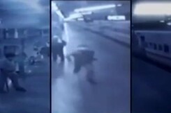 Watch | RPF Constable Sprints To Bring Milk For 4-Month-Old Watch | RPF Constable Sprints To Bring Milk For 4-Month-Old