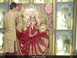 भोपाल: मंदिरों में सैनिटाइजर के इस्तेमाल पर पुजारी को एतराज, कहा- अल्कोहल से हाथ सैनिटाइज करके नहीं आने दे सकते भोपाल: मंदिरों में सैनिटाइजर के इस्तेमाल पर पुजारी को एतराज, कहा- अल्कोहल से हाथ सैनिटाइज करके नहीं आने दे सकते