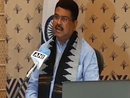 अब प्रवासी श्रमिकों को वापस जाने के लिए विशेष ट्रेन चलाने की मांग, पेट्रोलियम मंत्री ने लिखी चिट्ठी अब प्रवासी श्रमिकों को वापस जाने के लिए विशेष ट्रेन चलाने की मांग, पेट्रोलियम मंत्री ने लिखी चिट्ठी