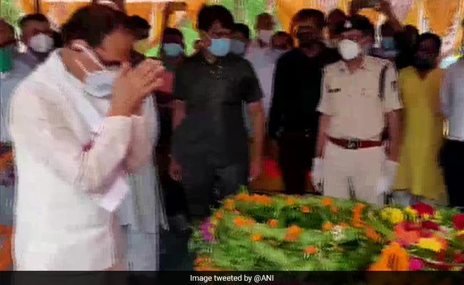 Body Of Soldier Killed In Ladakh Clash Reaches His Village Madhya Pradesh