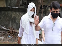 Sushant Singh Rajput Demise: कूपर हॉस्पिटल के बाहर नजर आईं एक्टर की कथित गर्लफ्रेंड, देखें Photo और Video Sushant Singh Rajput Demise: कूपर हॉस्पिटल के बाहर नजर आईं एक्टर की कथित गर्लफ्रेंड, देखें Photo और Video