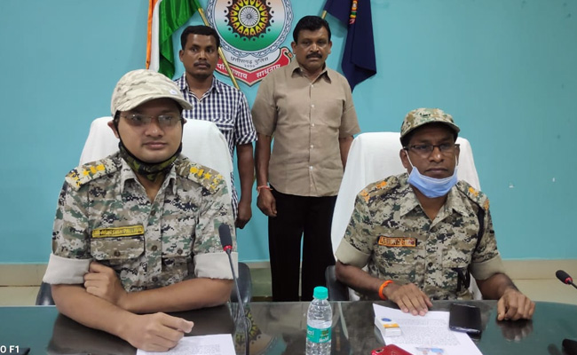 दंतेवाड़ा : नक्सलियों को ट्रैक्टर की आपूर्ति करने के आरोप में BJP नेता समेत दो लोग अरेस्ट, कई बड़े खुलासे होने की संभावना