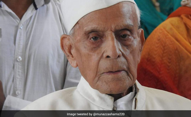 Urdu Poet "Gulzar" Dehlvi Dies 5 Days After Recovering From COVID-19