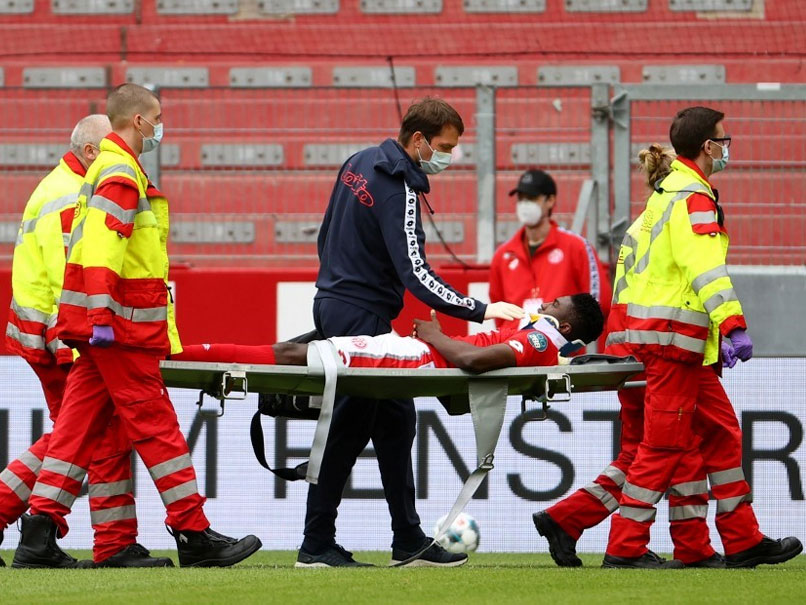 Bundesliga: Mainz's Liverpool Loanee Taiwo Awoniyi Hospitalised With Severe Concussion