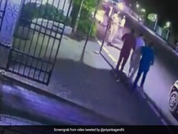 CAA विरोध के दौरान हुई हिंसा के मामले में यूपी कांग्रेस अल्पसंख्यक सेल के चेयरमैन गिरफ्तार, प्रियंका गांधी ने शेयर किया Video CAA विरोध के दौरान हुई हिंसा के मामले में यूपी कांग्रेस अल्पसंख्यक सेल के चेयरमैन गिरफ्तार, प्रियंका गांधी ने शेयर किया Video