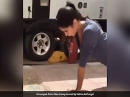 कैटरीना कैफ ने तीन अलग-अलग तरह से किये पुशअप्स, खूब देखा जा रहा है एक्ट्रेस का Video कैटरीना कैफ ने तीन अलग-अलग तरह से किये पुशअप्स, खूब देखा जा रहा है एक्ट्रेस का Video