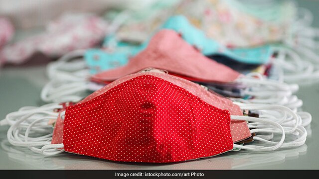 Coronavirus mask: Fabric face masks should be worn in busy settings like travelling in public transport