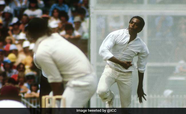 दुनिया का इकलौता स्पिनर जिसने अपने करियर में कभी 'नो बॉल' नहीं की, झटके 300 से ज्यादा विकेट दुनिया का इकलौता स्पिनर जिसने अपने करियर में कभी 'नो बॉल' नहीं की, झटके 300 से ज्यादा विकेट