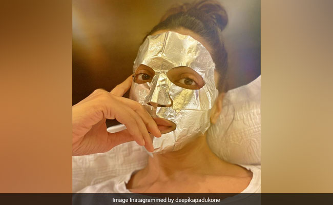 Deepika Padukone Is &ldquo;Gearing Up For The Weekend&rdquo; Like This