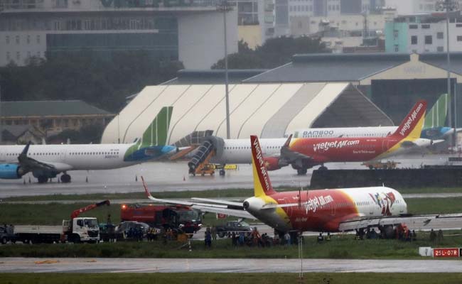 VietJet Pilots Suspended After Plane Skids Off Runway