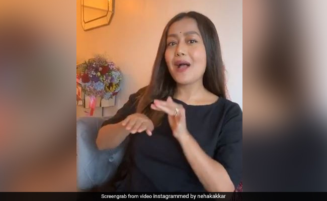 नेहा कक्कड़ ने अपने बर्थडे पर फैन्स को किया वीडियो कॉल, मस्ती में डांस भी करती आईं नजर... देखें Video