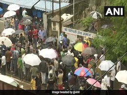 पंचतत्व में विलीन हुए सुशांत सिंह राजपूत, अंतिम विदाई देने के लिए पहुंचे यह सितारे- देखें फोटो और Video पंचतत्व में विलीन हुए सुशांत सिंह राजपूत, अंतिम विदाई देने के लिए पहुंचे यह सितारे- देखें फोटो और Video