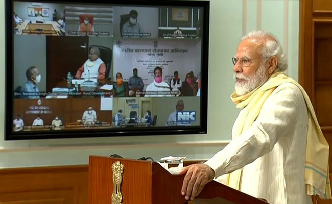 कोरोना संकट में ग्राम प्रधान-आंगनवाड़ी वर्कर्स के काम की PM मोदी ने की तारीफ, बोले- मैं करता हूं आपकी जय-जयकार