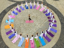 Yoga Day 2022: कब्ज, मोटापा जैसी तमाम परेशानियों को दूर करने और शरीर को निरोग बनाने के लिए हर सुबह करें ये योगासन Yoga Day 2022: कब्ज, मोटापा जैसी तमाम परेशानियों को दूर करने और शरीर को निरोग बनाने के लिए हर सुबह करें ये योगासन