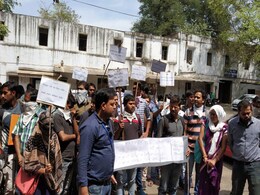 सरकारें बदल रहीं, नौकरी नहीं मिल रही; हजारों चुने गए उम्मीदवारों को नियुक्ति का इंतजार सरकारें बदल रहीं, नौकरी नहीं मिल रही; हजारों चुने गए उम्मीदवारों को नियुक्ति का इंतजार