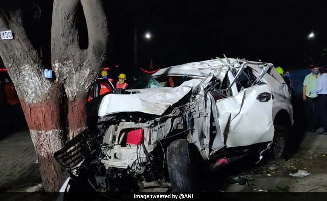 1 Dead, 3 Injured As Car Rams Tree In Maharashtra's Thane