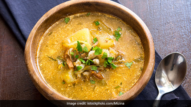 Boost Immunity With This Hearty Dal-Palak Shorba, And Load Up On Protein As Well!