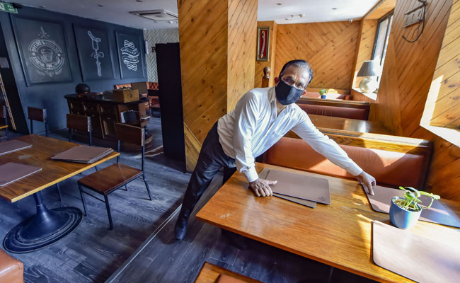 मेघालय सरकार ने अगले सप्ताह से रेस्तरां, सैलून दोबारा खोलने की अुनमति दी