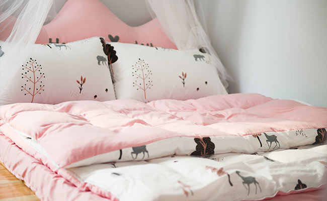 Amazon Sale 2020: Pillows, Bed Spreads And More - All At Up To 60% Off