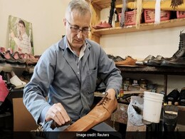 This Cobbler Has Come Up With A Unique Way To Ensure Social Distancing This Cobbler Has Come Up With A Unique Way To Ensure Social Distancing