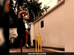 लेफ्ट-हैंडर बनकर क्रिकेट खेलना चाहते थे Sushant Singh Rajput, उनके 50 सपनों की लिस्ट में एक सपना यह भी था..देखें Video लेफ्ट-हैंडर बनकर क्रिकेट खेलना चाहते थे Sushant Singh Rajput, उनके 50 सपनों की लिस्ट में एक सपना यह भी था..देखें Video