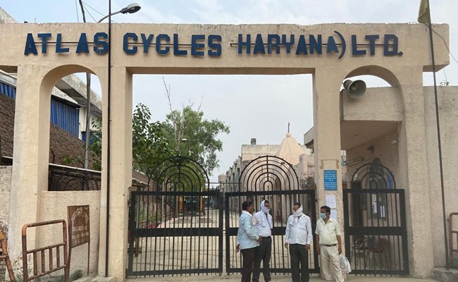 एटलस साइकिल की सबसे बड़ी फैक्ट्री बंद, एक हजार से अधिक मजदूरों का भविष्य अधर में