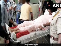 राज्यसभा चुनाव 2020: वोट डालने के लिए एंबुलेंस में पोलिंग बूथ पहुंचे गुजरात के ये विधायक राज्यसभा चुनाव 2020: वोट डालने के लिए एंबुलेंस में पोलिंग बूथ पहुंचे गुजरात के ये विधायक