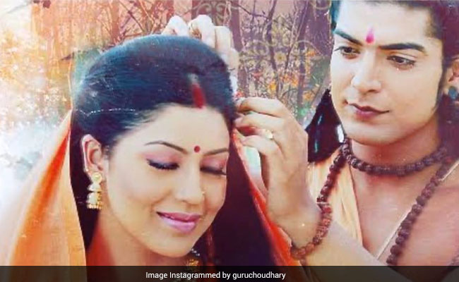 Debina Bonnerjee And Gurmeet Choudhary Fought On The Sets Of <I>Ramayan</I>. Because, Make-Up