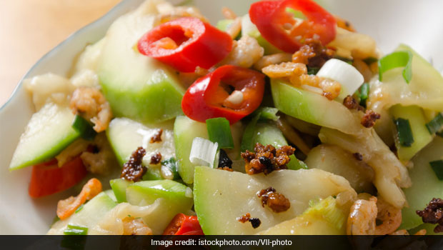 This Stuffed Lauki Makes For A Delicious Low-Carb And High-Protein Dinner