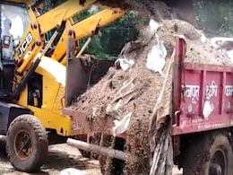 VIDEO: मध्य प्रदेश के सिवनी में लापरवाही के कारण ढाई सौ क्विंटल गेहूं बारिश में खराब, JCB मशीन से यूं लगाया गया 'ठिकाने' VIDEO: मध्य प्रदेश के सिवनी में लापरवाही के कारण ढाई सौ क्विंटल गेहूं बारिश में खराब, JCB मशीन से यूं लगाया गया 'ठिकाने'