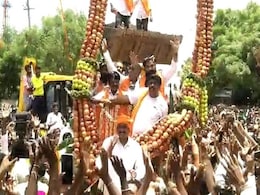 कर्नाटक के स्वास्थ्य मंत्री के कार्यक्रम में सोशल डिस्टेंंसिंग नियमों का हुआ उल्लंघन.. कर्नाटक के स्वास्थ्य मंत्री के कार्यक्रम में सोशल डिस्टेंंसिंग नियमों का हुआ उल्लंघन..