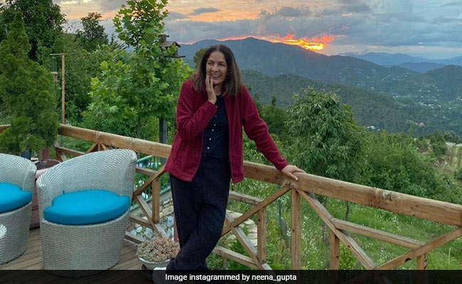 नीना गुप्ता ने मुक्तेश्वर से पहाड़ों की खूबसूरत तस्वीर की शेयर, कहा...