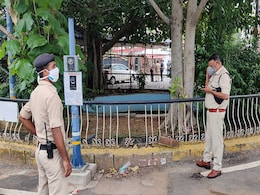 छत्तीसगढ़ : रायपुर में मुख्यमंत्री निवास के सामने एक युवक ने खुद को लगाई आग, गंभीर रूप से झुलसा छत्तीसगढ़ : रायपुर में मुख्यमंत्री निवास के सामने एक युवक ने खुद को लगाई आग, गंभीर रूप से झुलसा