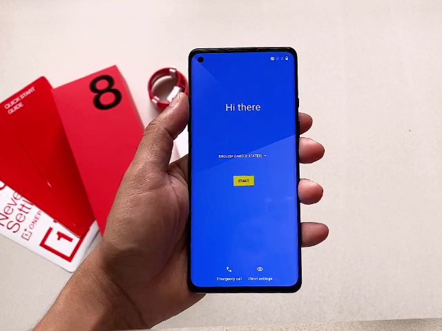 OnePlus 8 Unboxing: iPhone SE (2020), Xiaomi Mi 10 को पीछे छोड़ पायेगा?