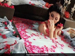 उर्वशी रौतेला ने गुलाब की पंखुड़ियों और दूध से भरे टब में लिया बाथ, Photo हुई वायरल उर्वशी रौतेला ने गुलाब की पंखुड़ियों और दूध से भरे टब में लिया बाथ, Photo हुई वायरल