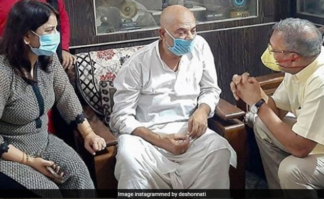 नाना पाटेकर ने सुशांत सिंह राजपूत के परिजनों से पटना में मुलाकात की, देखें Video