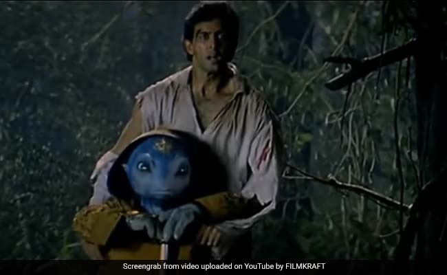 Hrithik Roshan Shares A Secret Behind Jaadu's Extra Thumb In <i>Koi... Mil Gaya</I>. Go Tell The World