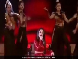 नेहा कक्कड़ ने स्टेज पर गाने के साथ यूं किया डांस, दर्शकों ने खूब बजाई ताली- देखें थ्रोबैक Video नेहा कक्कड़ ने स्टेज पर गाने के साथ यूं किया डांस, दर्शकों ने खूब बजाई ताली- देखें थ्रोबैक Video