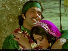 45 Years Of <I>Pratiggya</I>: Dharmendra Celebrates With A Video Clip Of <I>Uth Neend Se Mirzia Jaag Ja</I> 45 Years Of <I>Pratiggya</I>: Dharmendra Celebrates With A Video Clip Of <I>Uth Neend Se Mirzia Jaag Ja</I>
