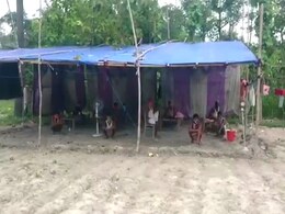 बिहार: घर में नहीं क्वारंटीन की जगह तो जंगल में तंबू बनाकर रह रहे प्रवासी मजदूर, दिन में धूप तो रात में मच्छर सता रहे बिहार: घर में नहीं क्वारंटीन की जगह तो जंगल में तंबू बनाकर रह रहे प्रवासी मजदूर, दिन में धूप तो रात में मच्छर सता रहे