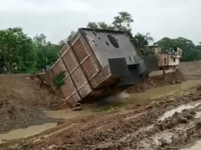 On Camera, Three-Storey Building Falls Into Canal In West Bengal