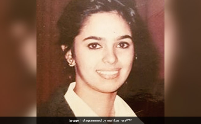 स्कूल के दिनों में कुछ ऐसी दिखती थीं मल्लिका शेरावत, देखें ये Throwback Photo