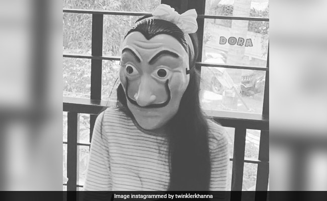 Boo... Guess Who This Is In Twinkle Khanna's Post