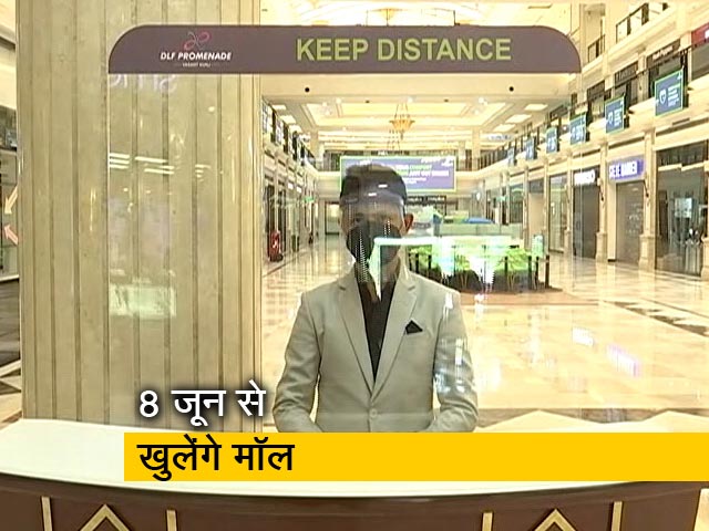 दोबारा खुलने से पहले वसंत कुंज के डीएलएफ प्रोमेनेड मॉल में कुछ इस तरह से की जा रही है तैयारियां