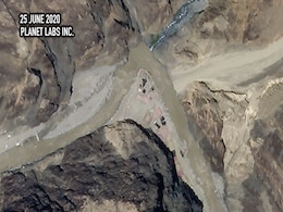 सैटालाइट तस्वीरों में गलवान नदी के पास दिखाई दिए काले तिरपाल, LAC के पास दिखे 16 चीनी कैंप सैटालाइट तस्वीरों में गलवान नदी के पास दिखाई दिए काले तिरपाल, LAC के पास दिखे 16 चीनी कैंप