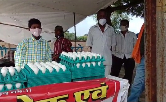 मध्य प्रदेश : निगमकर्मियों ने पलटा ठेला, मददगारों ने पलटी किस्मत