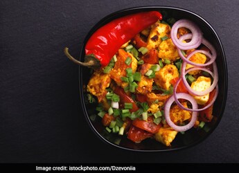 Chilli Paneer, Chilli Chicken And More: 7 Fiery Indo-Chinese Starters You Can Not Miss This Winter Chilli Paneer, Chilli Chicken And More: 7 Fiery Indo-Chinese Starters You Can Not Miss This Winter