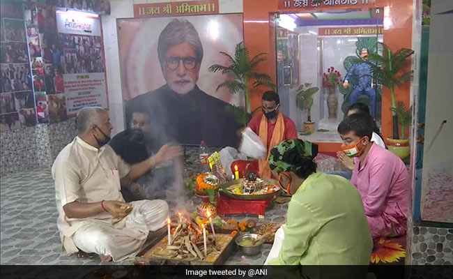 Non-Stop "<i>Yagna</i>" In Kolkata For Bachchan Family's Recovery From COVID-19